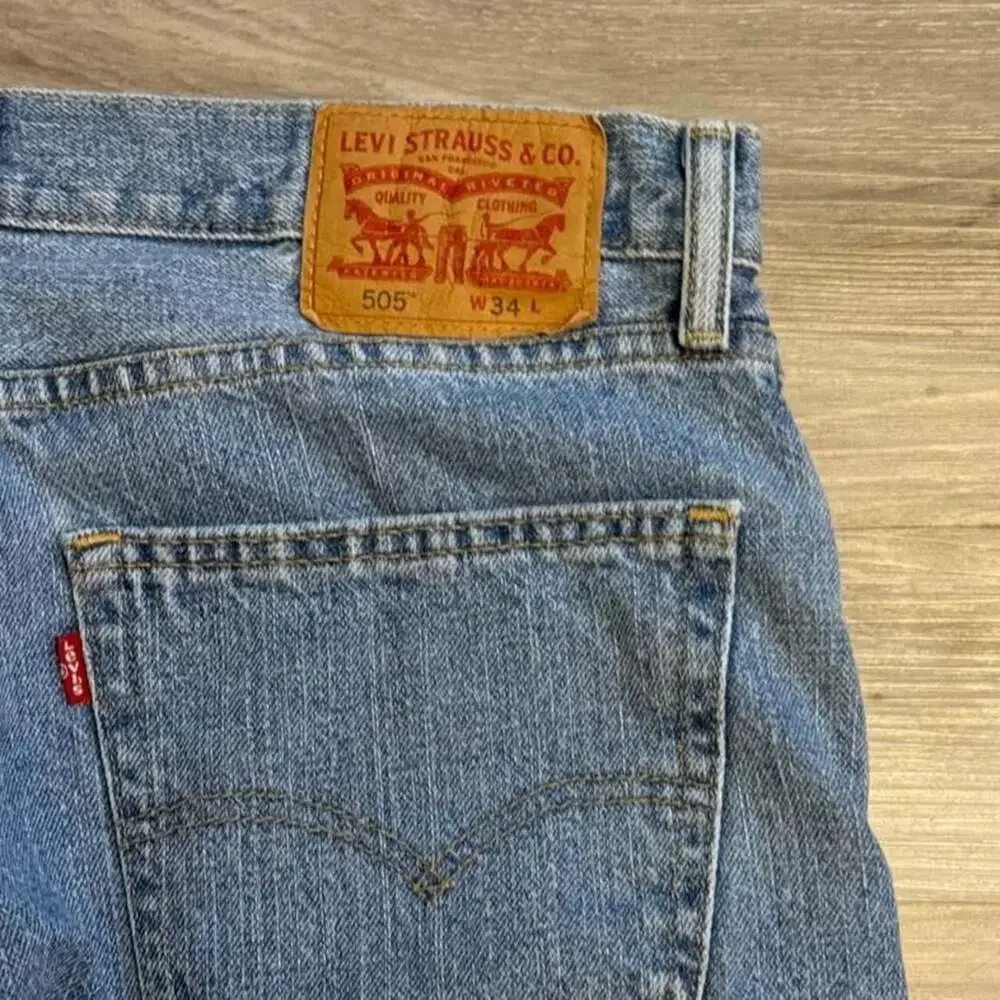 Levi's 505 Cut-Off Denim Shorts Jorts Light Wash Size 34